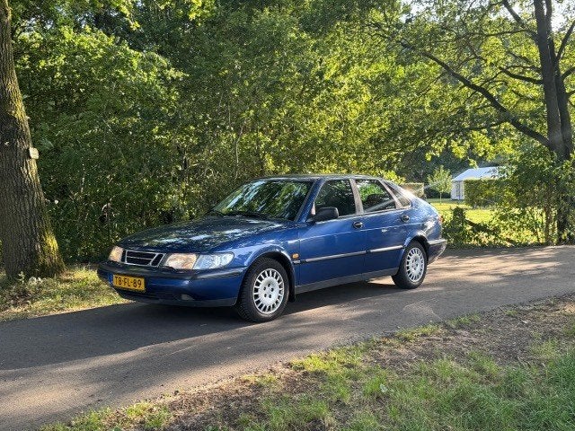 Saab 900 2.0 I HB 1998 Blauw, Auto's, Voorwielaandrijving, Stof, ABS, 4 cilinders