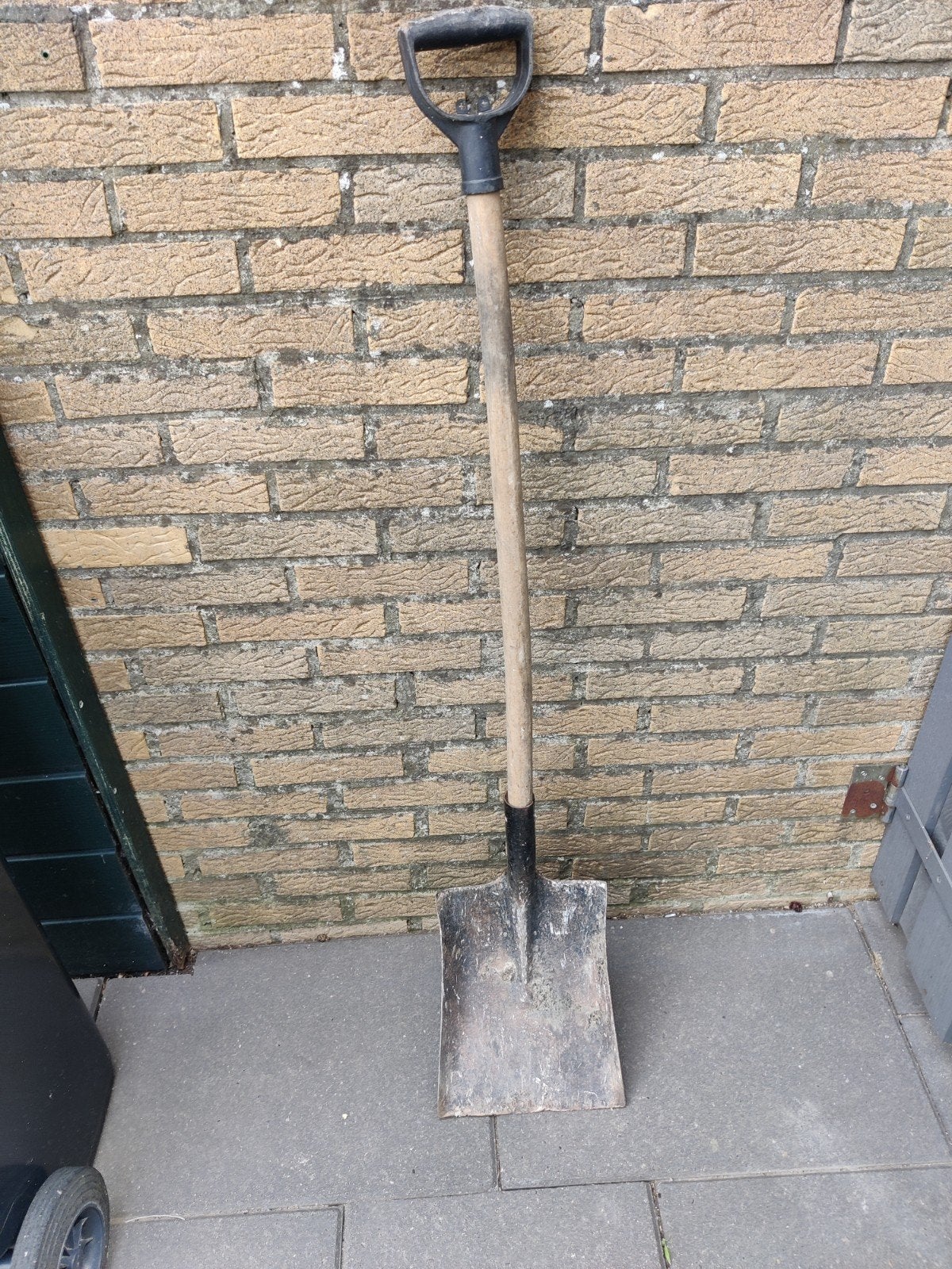 Gebruikte schop met houten steel en D-handvat, Tuin en Terras, Hand-tuingereedschap, Ophalen of Verzenden