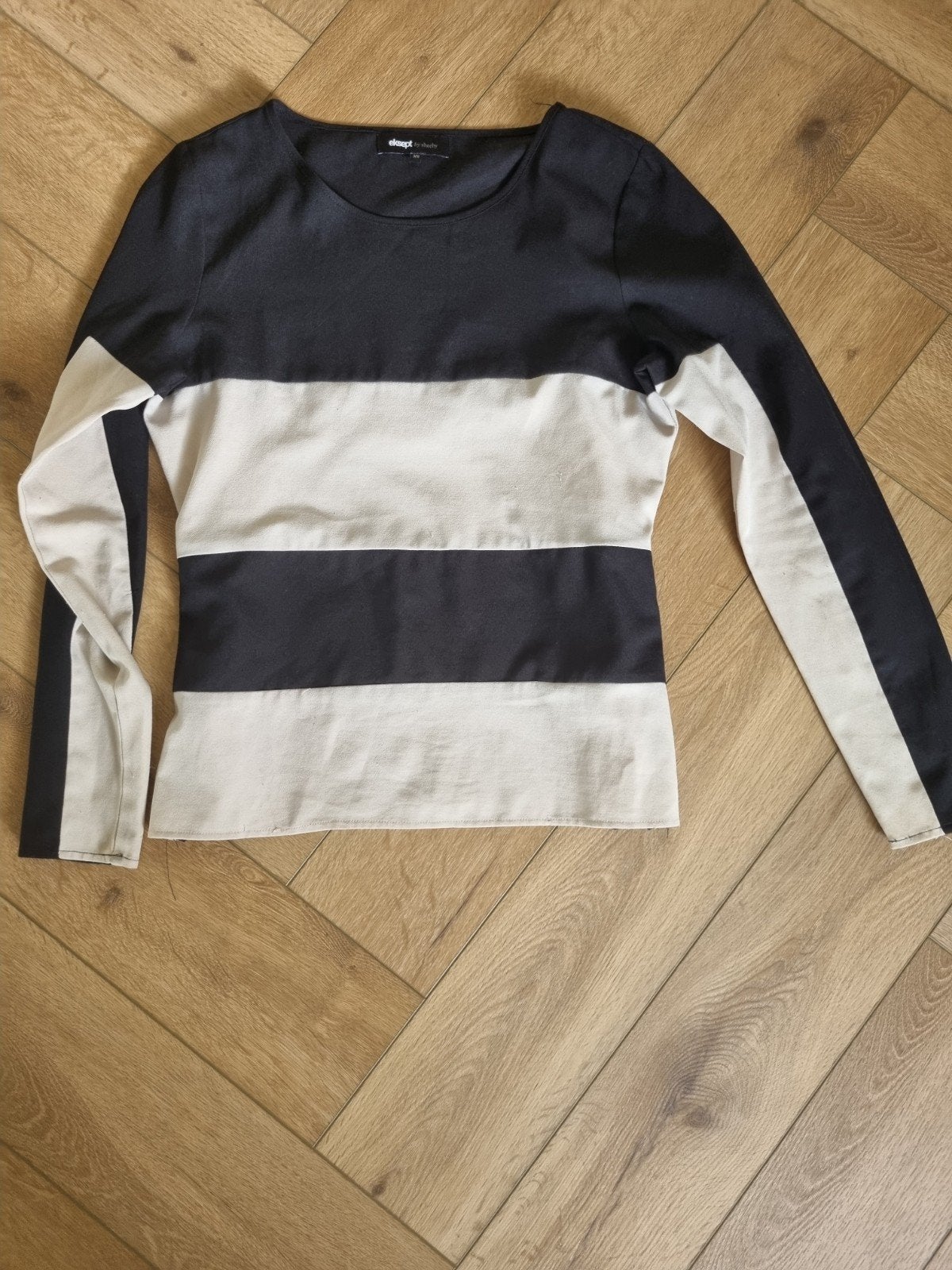 Nieuwstaat zwart witte eskept trui xs 34, Eskept, Zwart, Ophalen of Verzenden, Zo goed als nieuw