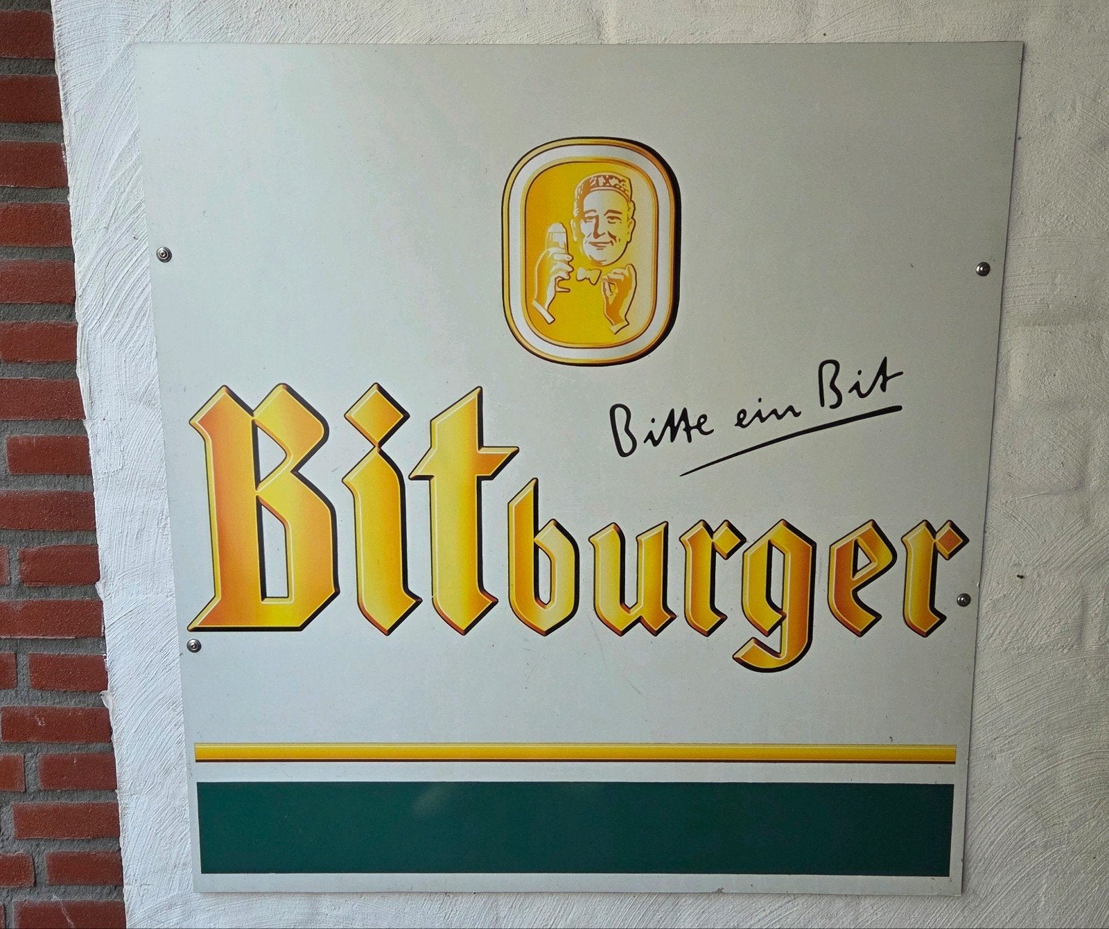Bitburger Reclamebord - "Bitte ein Bit" (ca 100x96), Verzamelen, Biermerken, Ophalen, Zo goed als nieuw, Reclamebord, Plaat of Schild