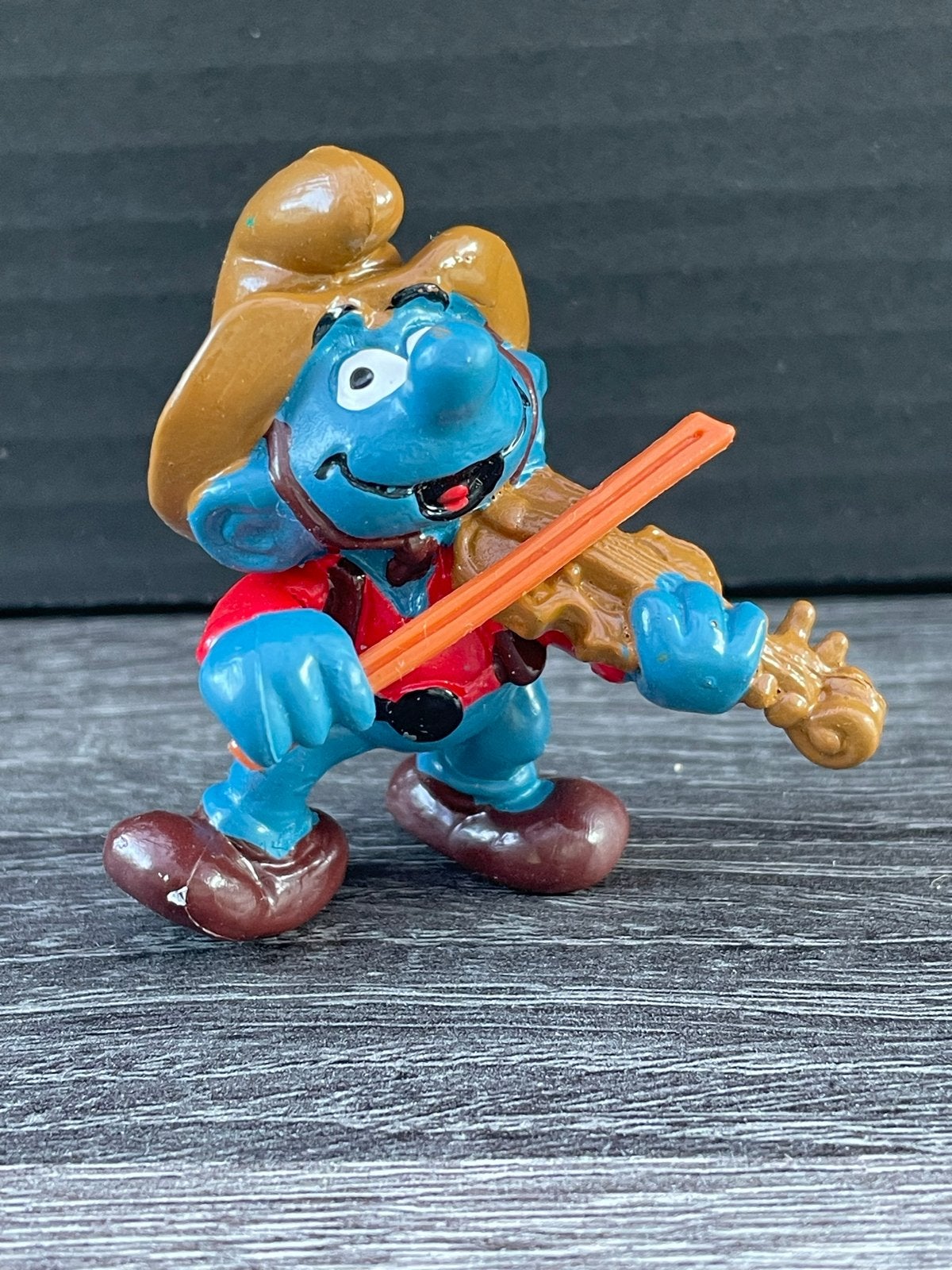 Smurf met viool - Vintage Smurfen figuurtje, Verzamelen, Ophalen of Verzenden, Gebruikt, Overige Smurfen, Poppetje, Figuurtje of Knuffel