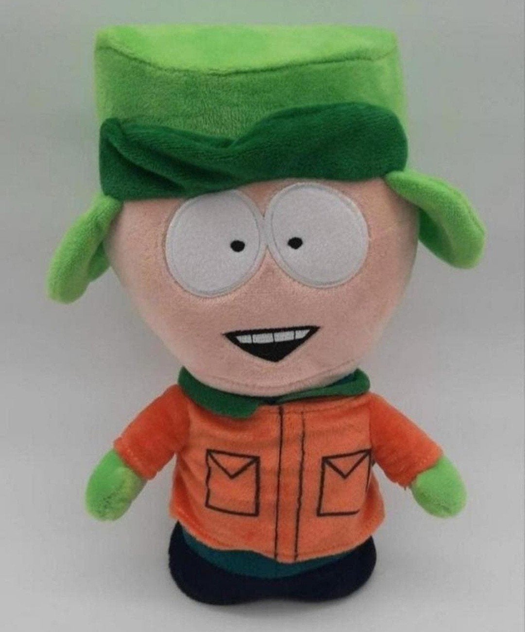 South Park Kyle Broflovski knuffel ca. 26cm hoog uit 2023, Ophalen of Verzenden, Zo goed als nieuw, Overige typen, Middelgroot (20 tot 80 cm)