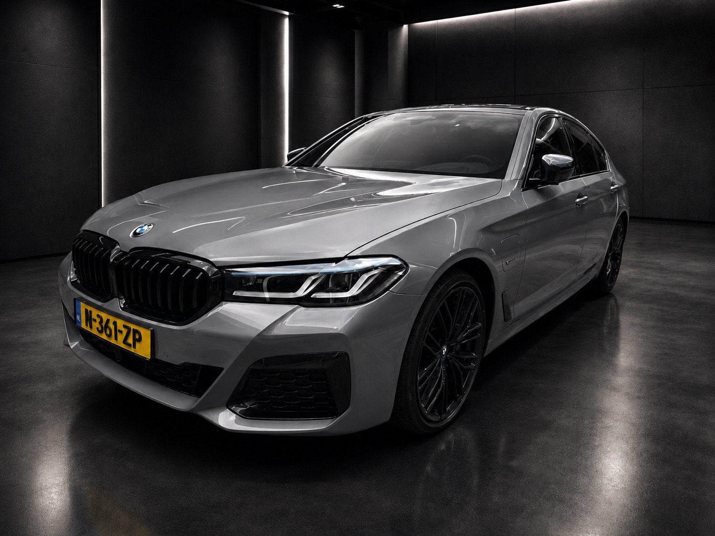 BMW 545e xDrive M Sport Sedan – 394 pk – Full Option, Auto's, BMW, Automaat, Zwart, 394 pk, 120 €/maand