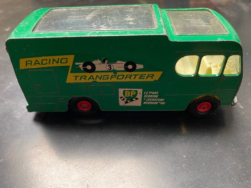 Matchbox racing car transporter miniatuur, Ophalen of Verzenden, Gebruikt, Bus of Vrachtwagen
