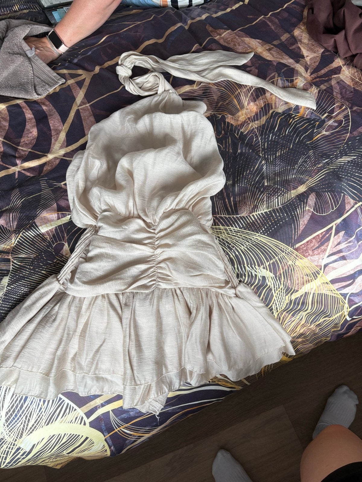 Nieuwe beige halterjurk met ruches, maat M, Kleding | Dames, Jurken, Maat 38/40 (M), Beige, Nieuw, Ophalen of Verzenden