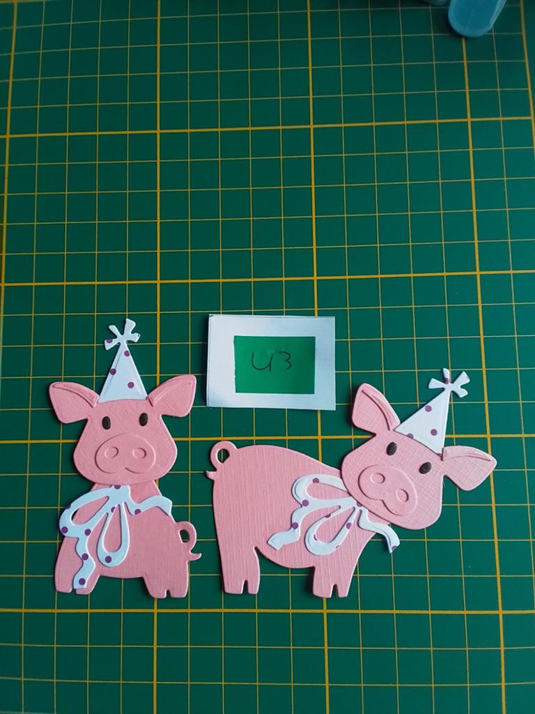 U3 Stansjes 2 oud roze feestvarkens met paars stippen muts 4, Ophalen of Verzenden, Nieuw, Overige thema's, Overige typen