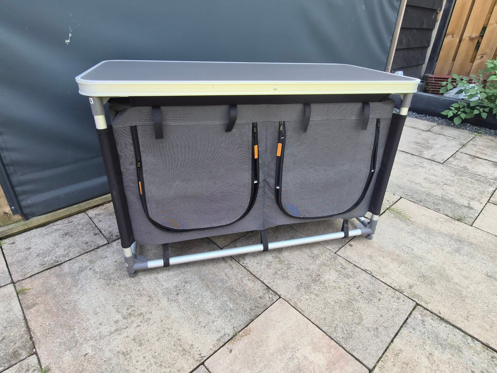 Campingkast met tafelblad, Caravans en Kamperen, Kampeeraccessoires, Ophalen, Zo goed als nieuw