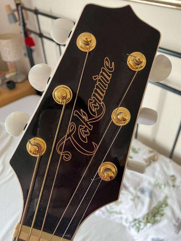 Foto 4 van Takamine GN75CE 'Wine Red'
