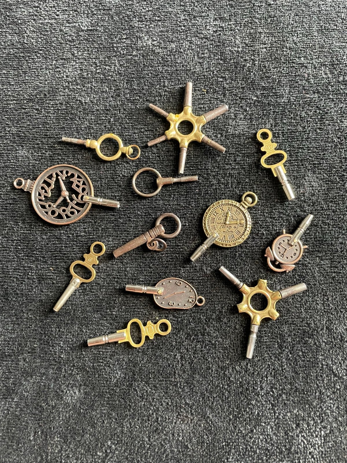 Zakhorloge opwindsleuteltjes - 12 stuks, oud en recent, Ophalen of Verzenden