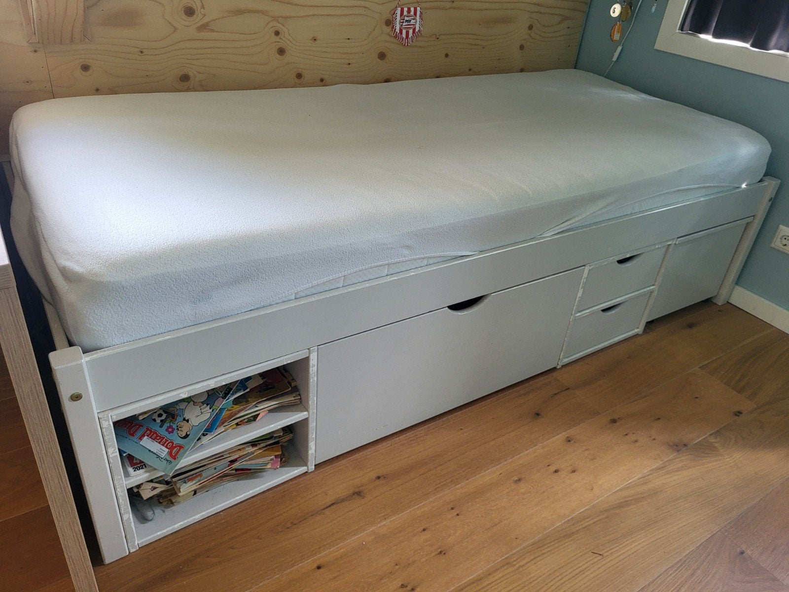 Eenpersoons bed met lades en nachtkastje, Ophalen, Gebruikt, 90 cm, Eenpersoons
