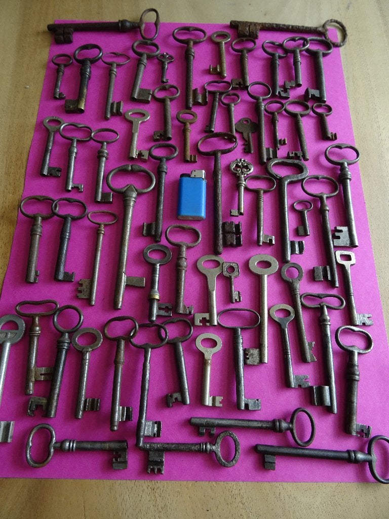 60 OUDE ANTIKE SLEUTELS SLEUTEL SLOT SLOTEN KIST DEUR, Antiek en Kunst, Curiosa en Brocante, Verzenden