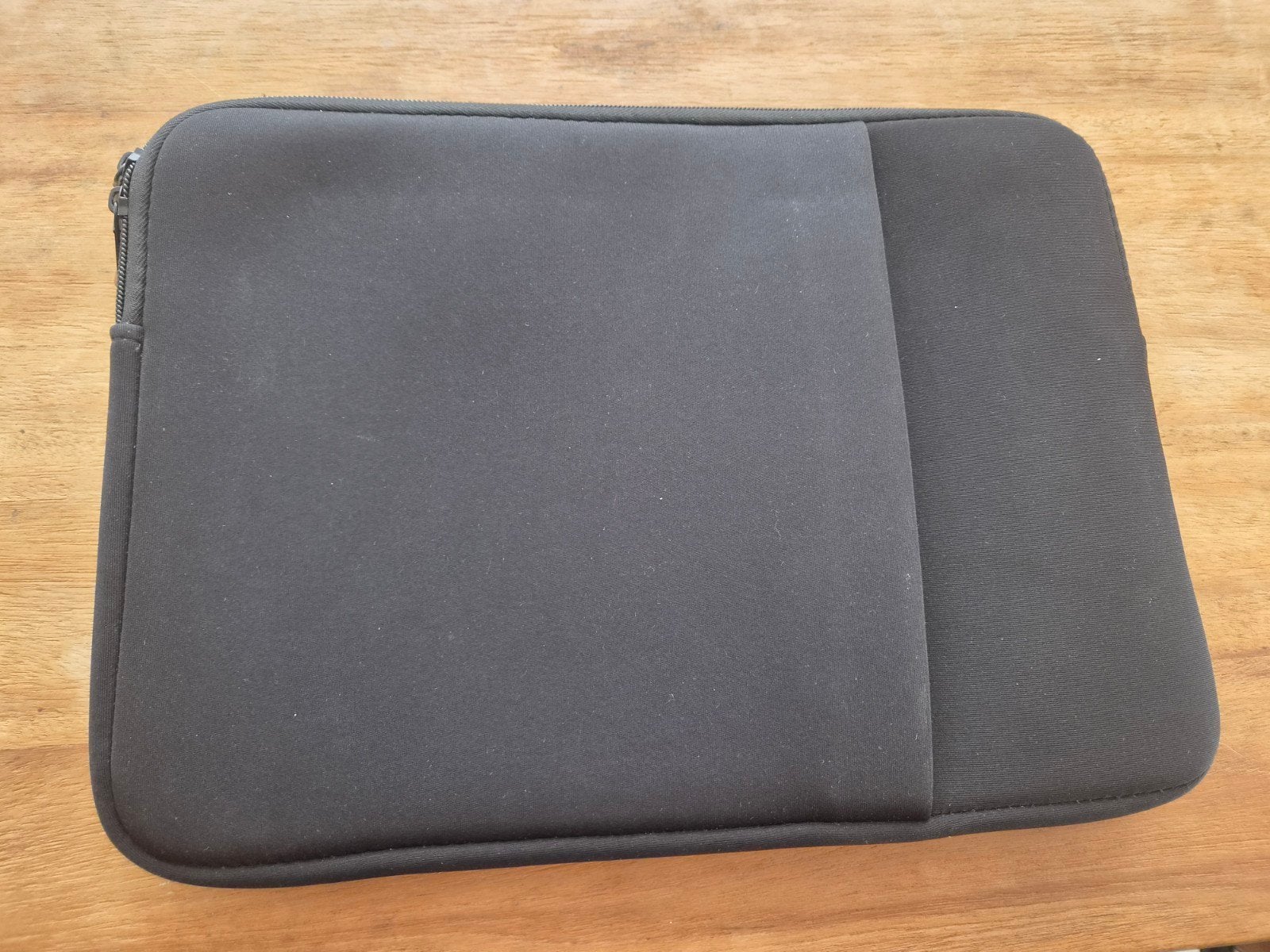Laptopcover van Coversz. Zwart. 37 x 26 cm., Computers en Software, Laptophoezen, Ophalen of Verzenden, Zo goed als nieuw