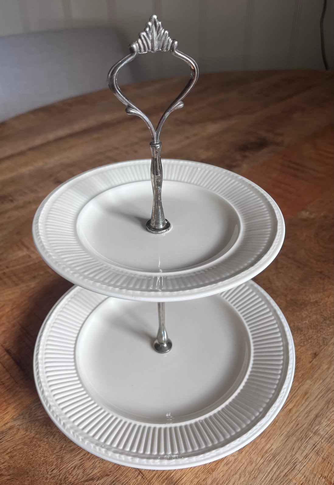Wedgwood Edme etagère, Ophalen of Verzenden, Wedgwood, Porselein, Schaal of Schalen