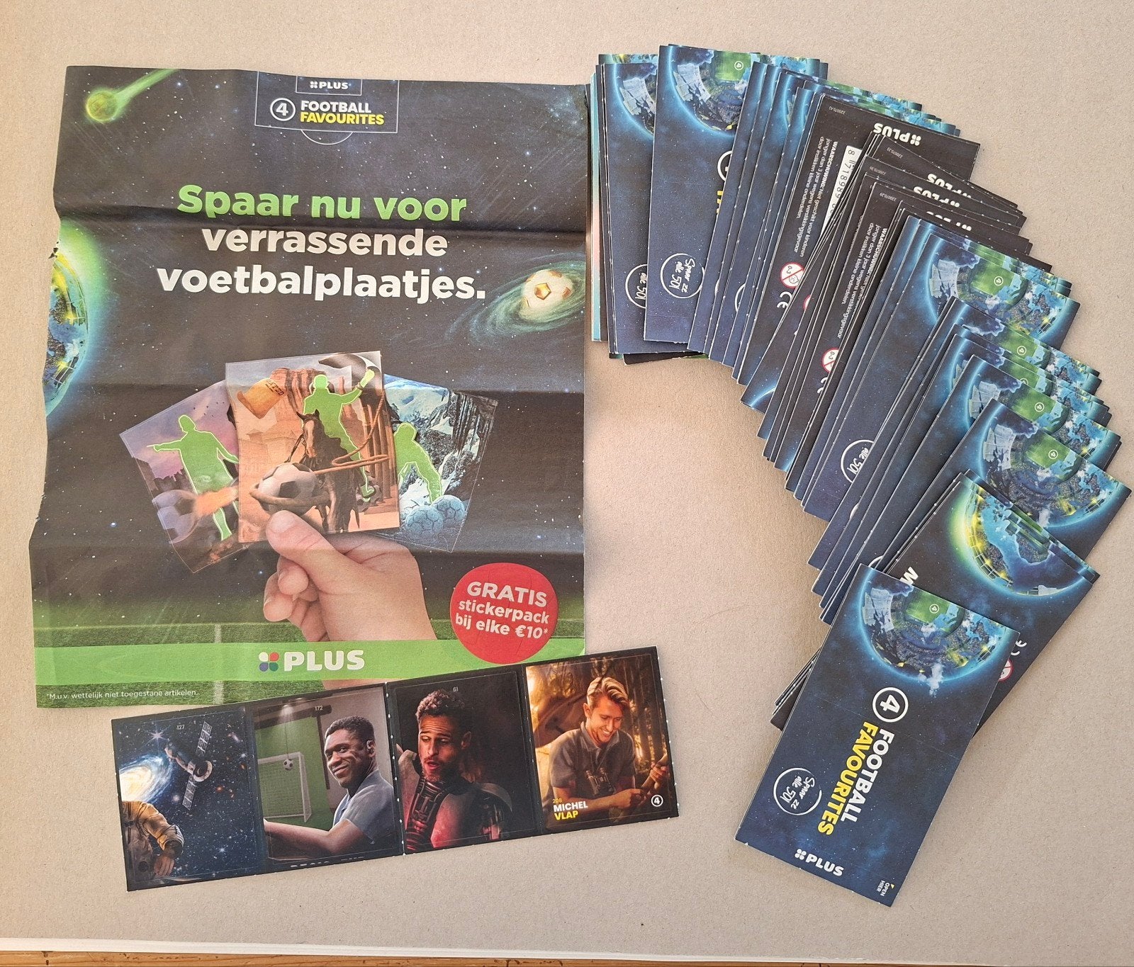 Reclame PLUS voetbal plaatjes 57 dichte pakjes met 4 stuks, Ophalen of Verzenden, Nieuw, Buitenlandse clubs, Poster, Plaatje of Sticker