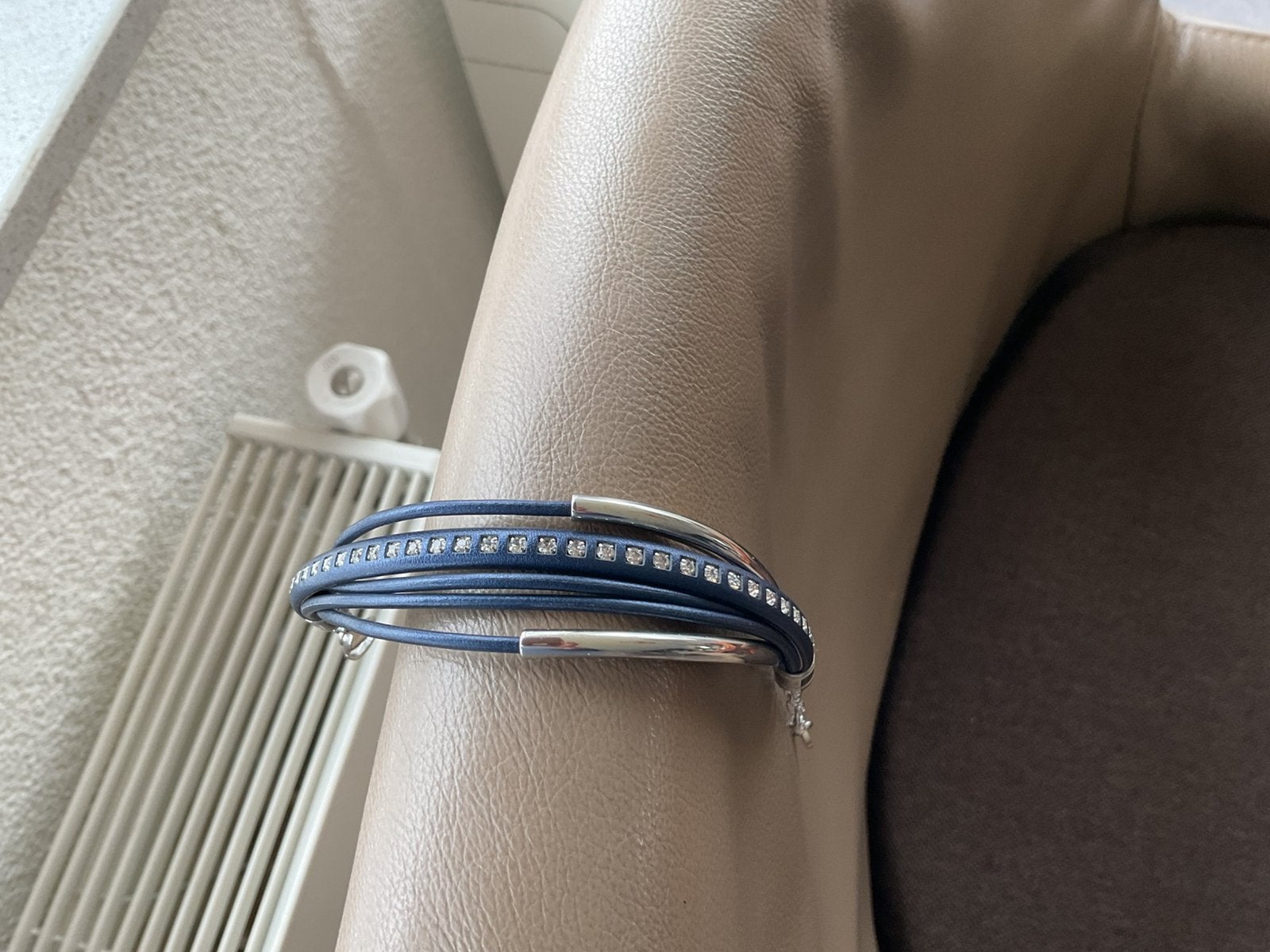 Armband Victoria met strass steentjes 22 cm, Blauw, Leer, Ophalen of Verzenden, Zo goed als nieuw