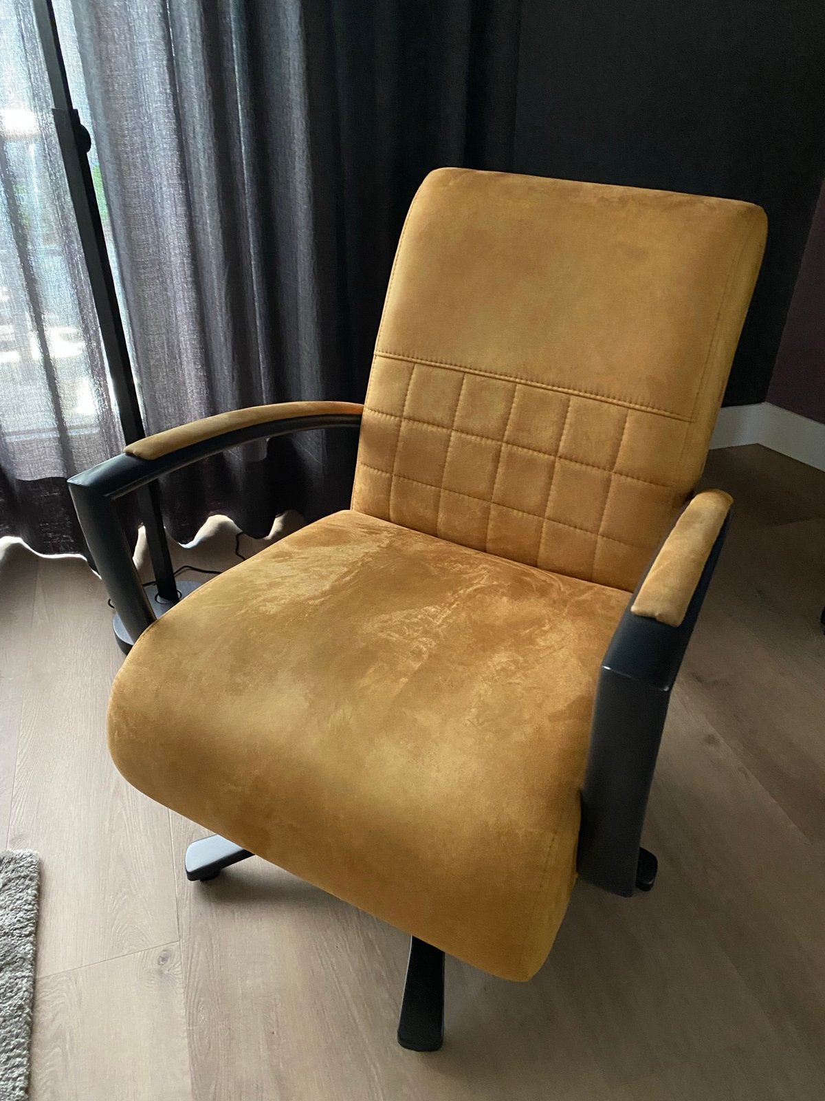Comfortabele draaibare fauteuil - Okergeel, Huis en Inrichting, Stoelen, Ophalen, Overige kleuren, Zo goed als nieuw, Eén