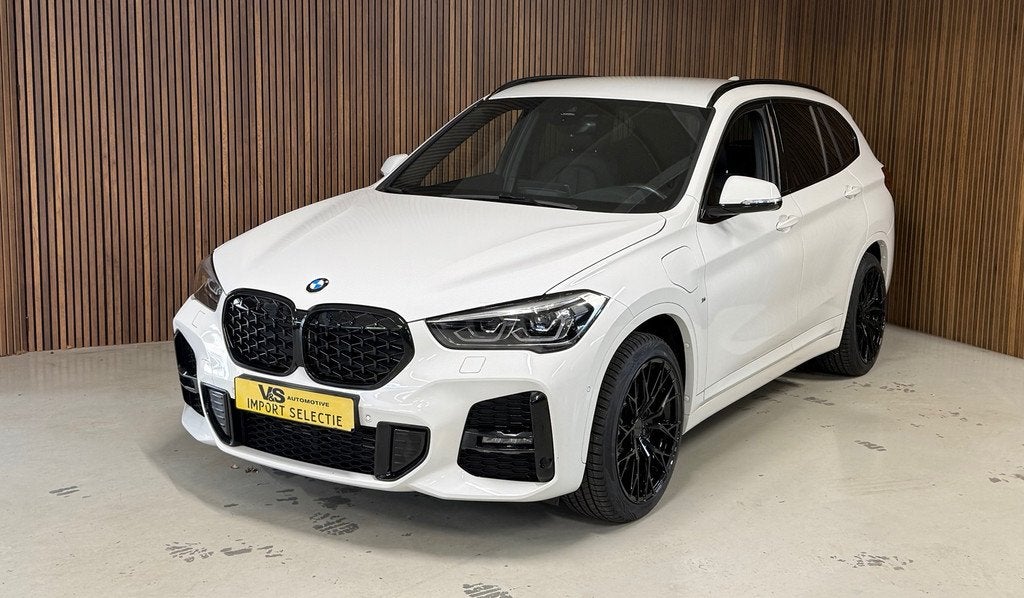 BMW X1 XDrive25e High Executive - M Pakket - HUD - nieuwstaa, X1, Gebruikt, Zwart, Automatische klimaatregeling
