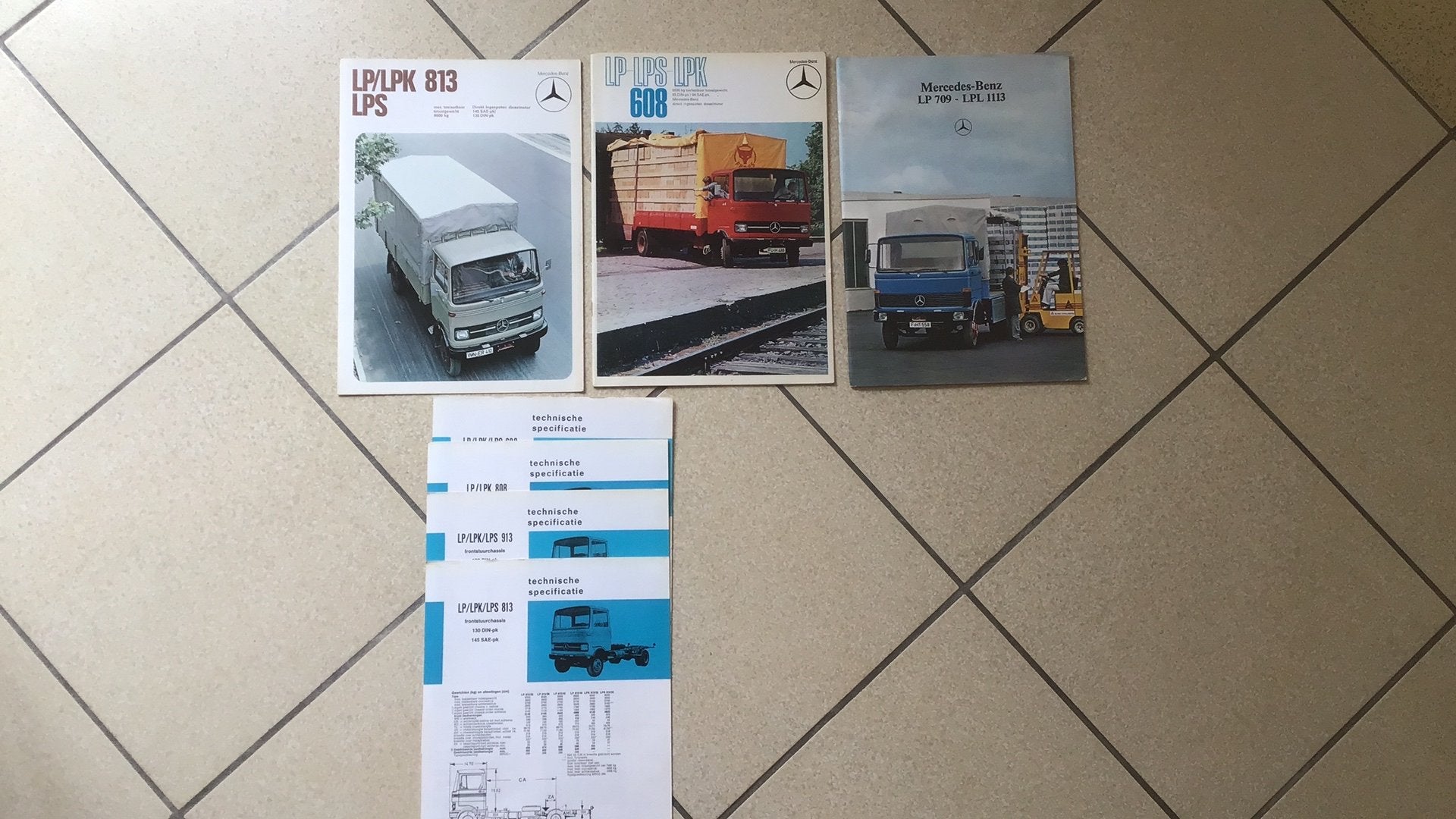 MERCEDES BENZ FOLDERS JAREN 70 LOT 3 x EN SPEC. BLADEN 4 x, Ophalen of Verzenden, Zo goed als nieuw, Mercedes, Diverse auteurs