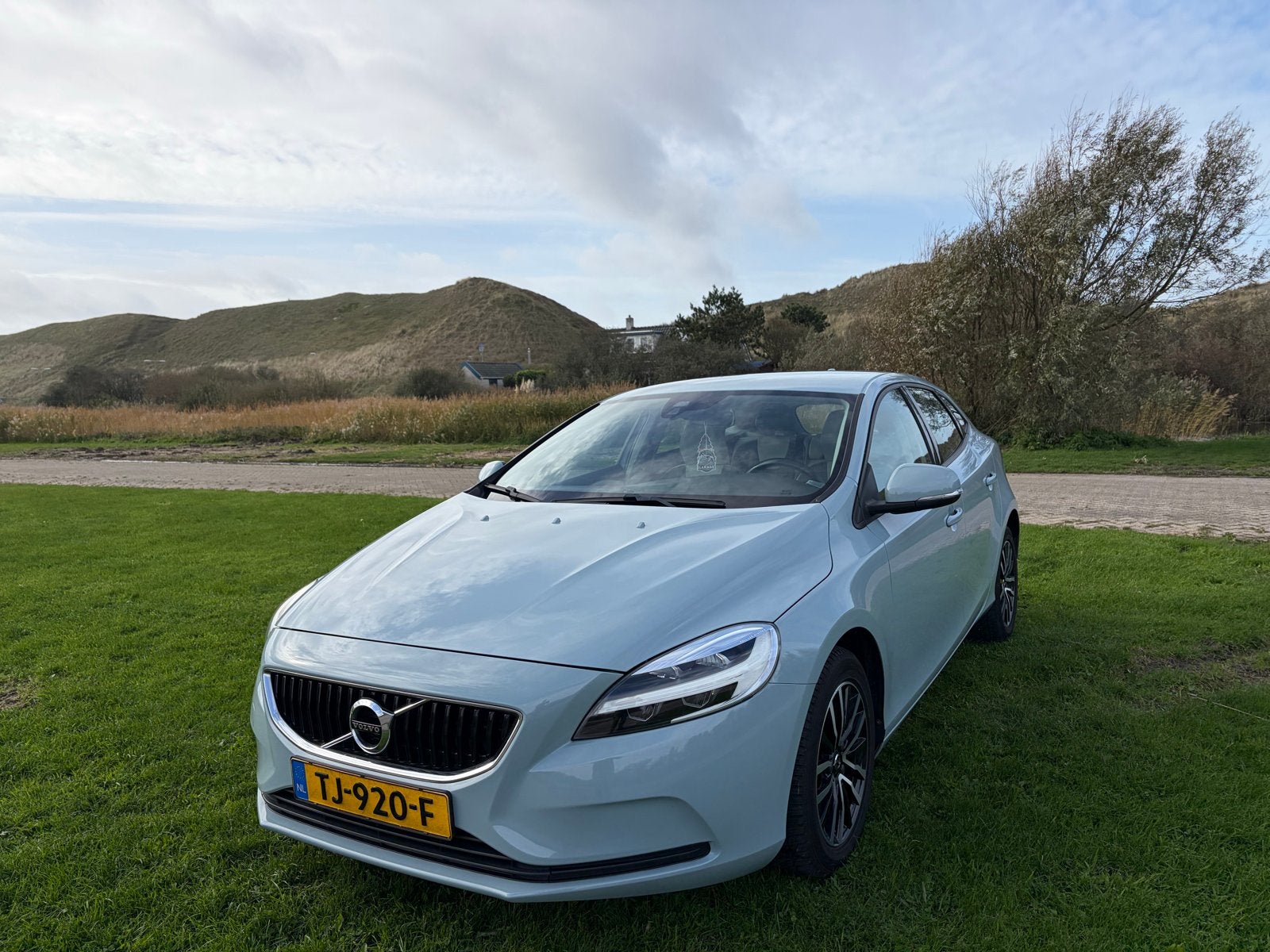 Volvo V40 1.5 T2 NL AUTO Automaat 2018 Trekhaak stoelverwarm, Auto's, 1498 cc, Beige, 700 kg, Blauw