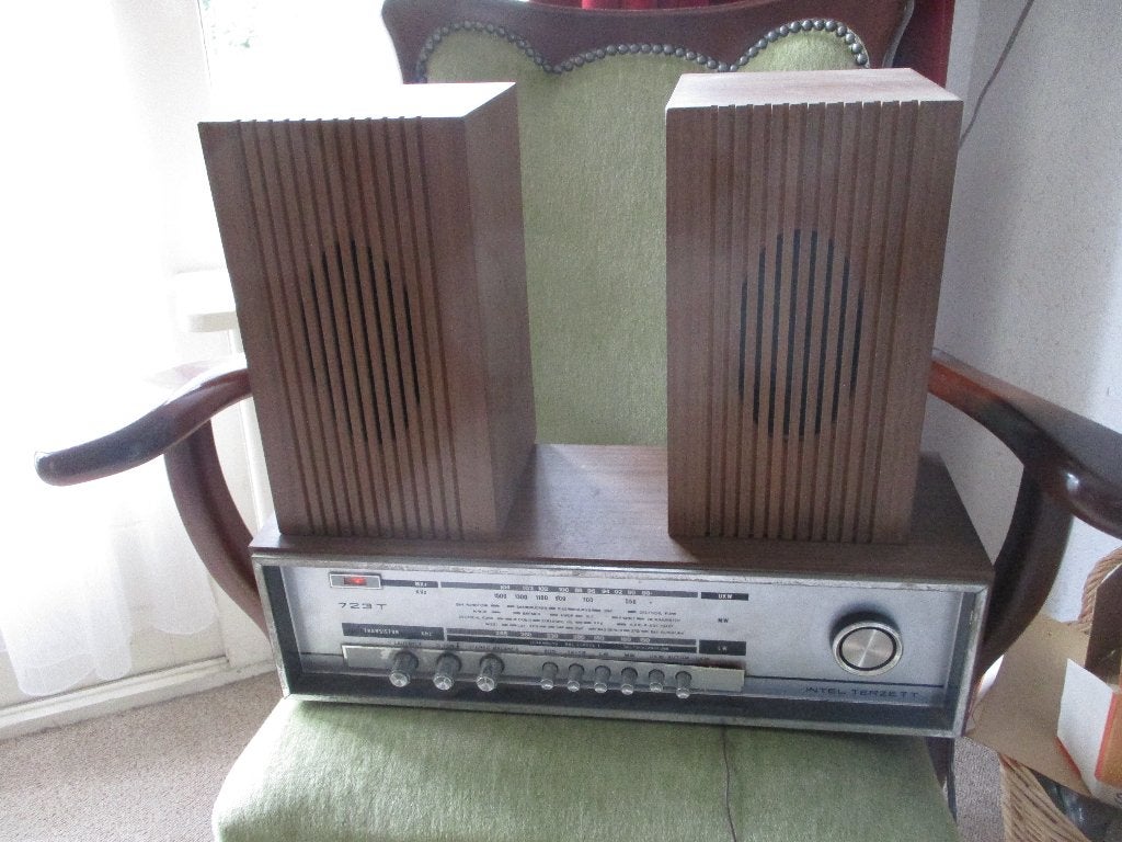 Radio met 2 geluidsboxjes., Audio, Tv en Foto, Ophalen of Verzenden, Gebruikt, Radio