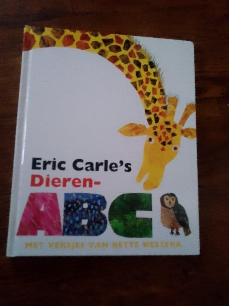 boek eric carle s  Dieren - a b c, Boeken, Ophalen of Verzenden, Gelezen, Non-fictie