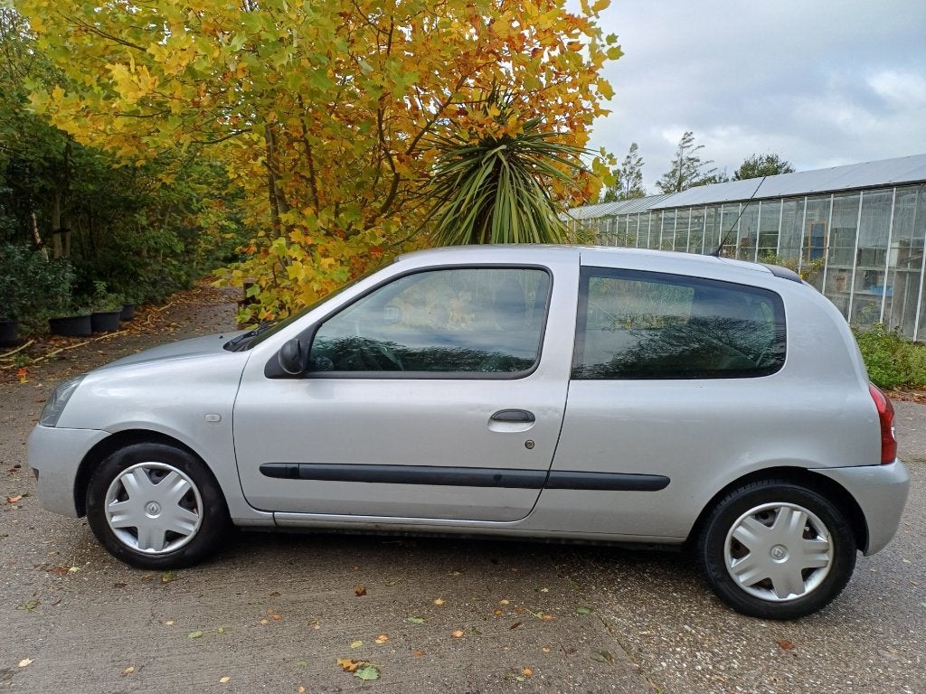 Renault Clio 1.2 RN 3DR  2006 Grijs, Voorwielaandrijving, Stof, 31 €/maand, 4 cilinders