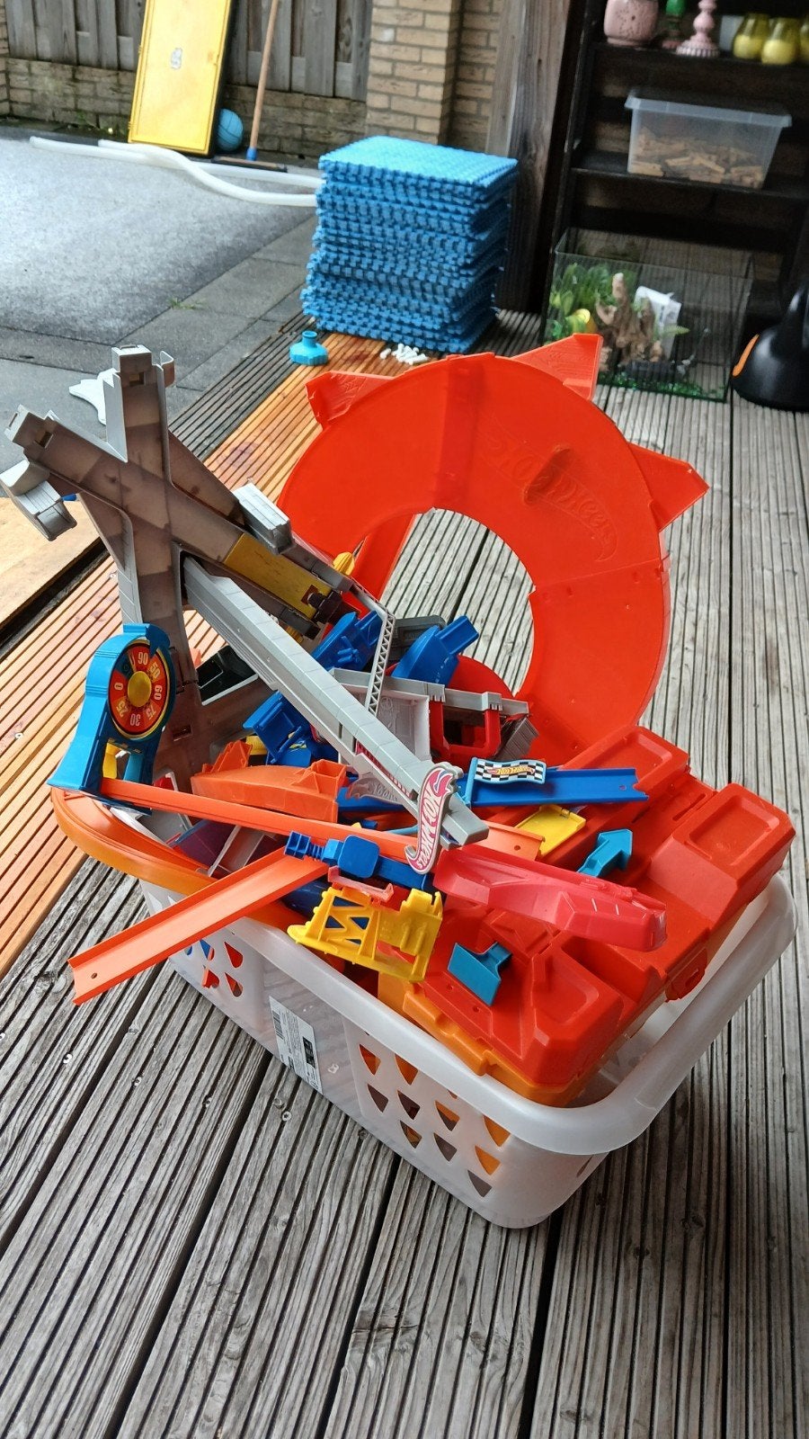 Tk: bak vol Hotwheels achtbanen e.d., Ophalen, Racebaan, Zo goed als nieuw, Hot Wheels