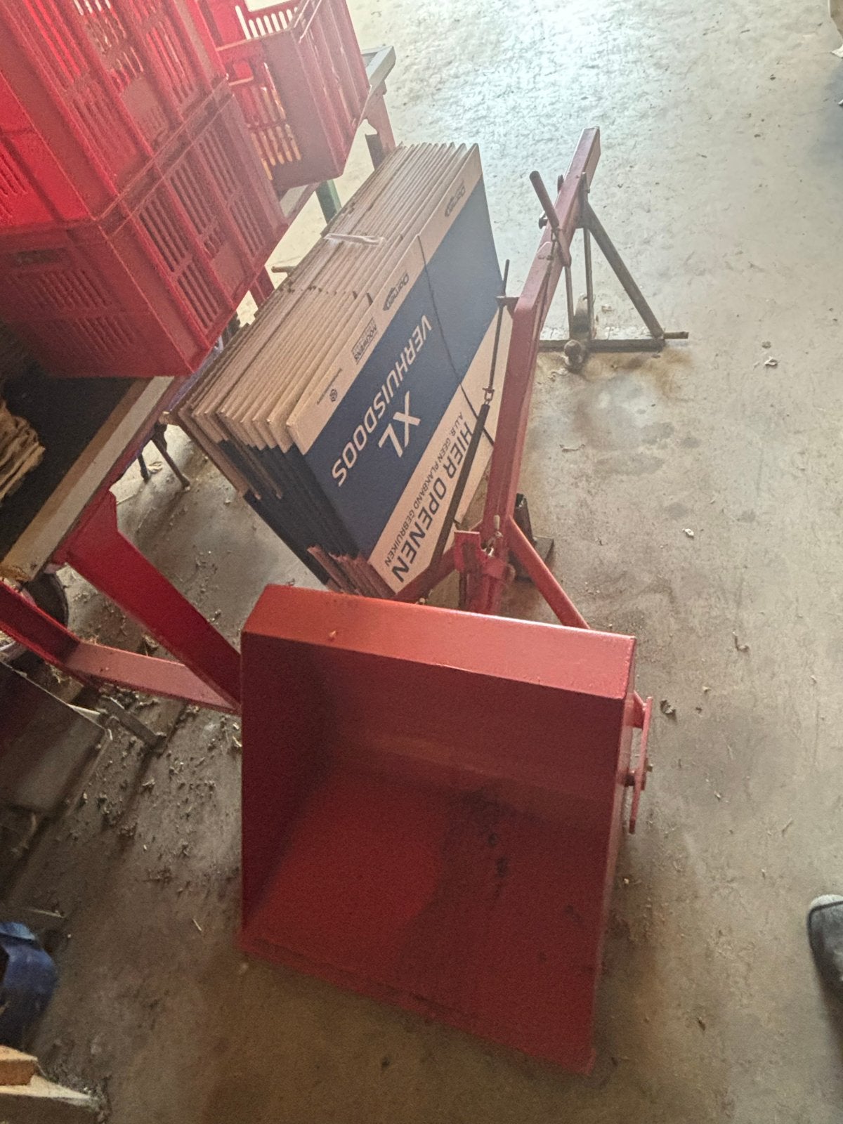 Rode schepbak voor mini tractor, Ophalen