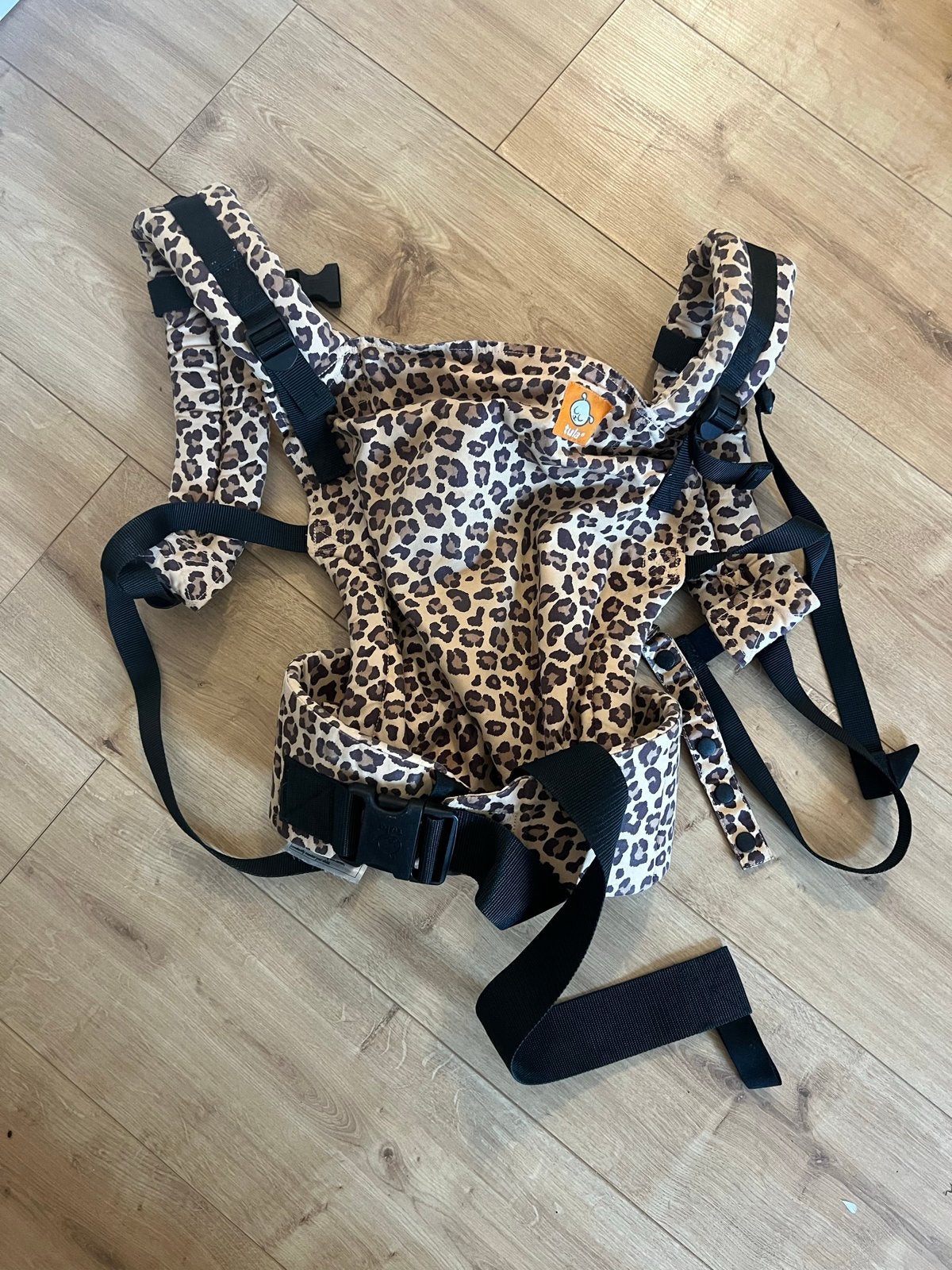 Tula Draagzak Leopard Print - Zo goed als nieuw, Kinderen en Baby's, Buik of Rug, Zo goed als nieuw, Draagzak, Ophalen