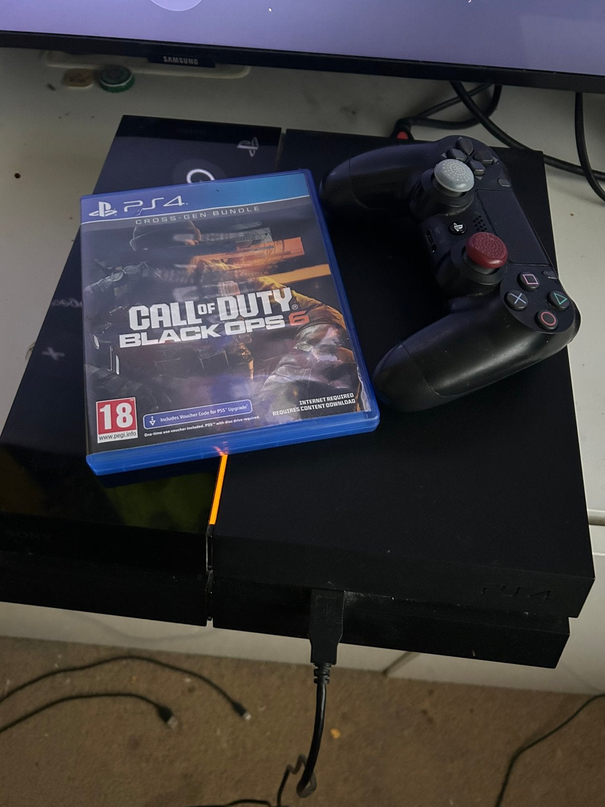 Playstation 4 + COD BO6 + controller, Ophalen, Zo goed als nieuw, Met 1 controller, Original