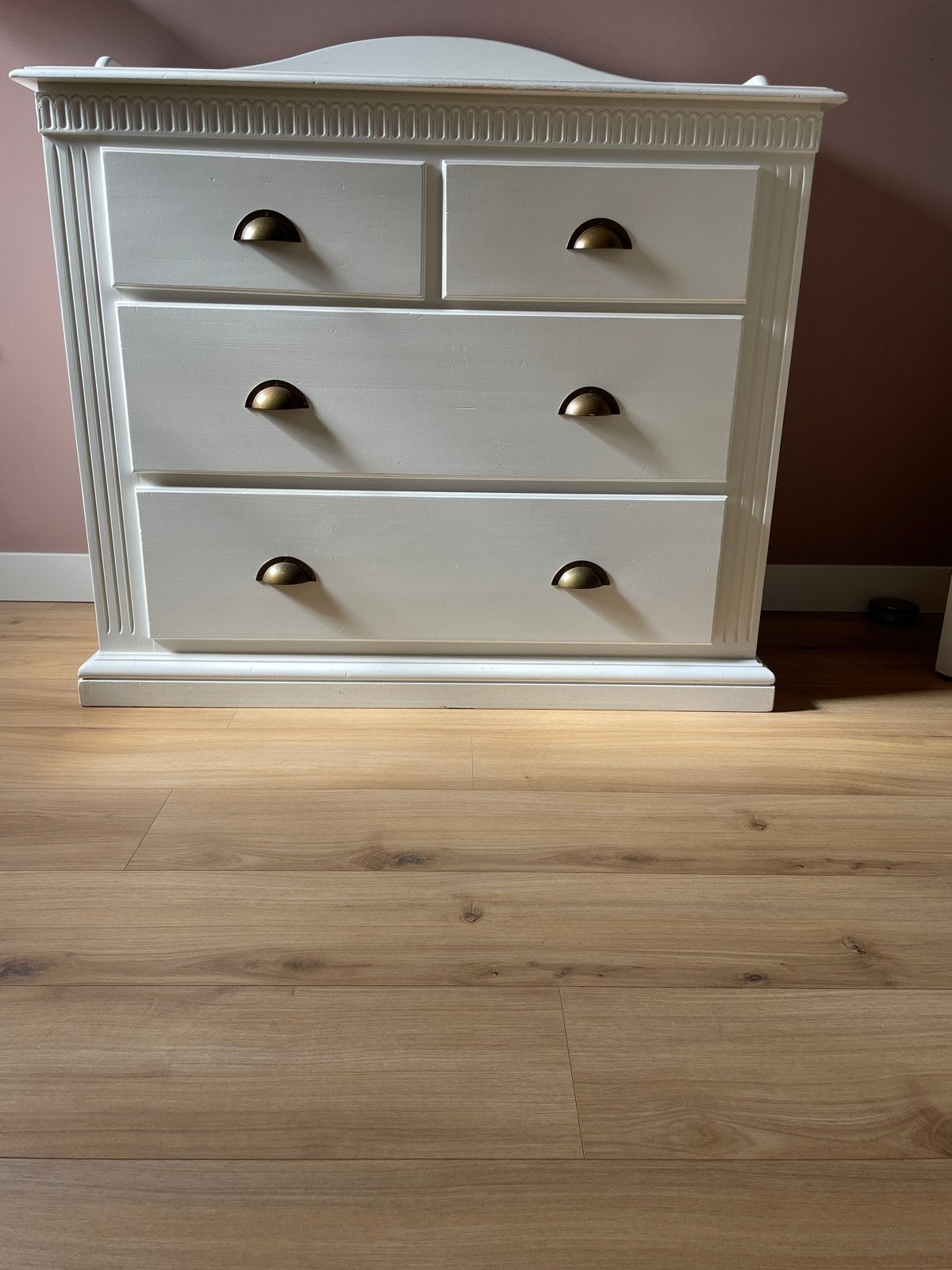 Witte commode met lades en opstaande rand, Ophalen, Gebruikt, 50 tot 70 cm, 100 cm of meer