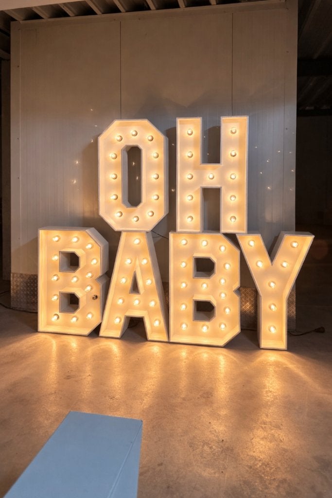 BABY of OH BABY lichtletters huren, Hobby en Vrije tijd, Ophalen of Verzenden, Geboorte of Huwelijk
