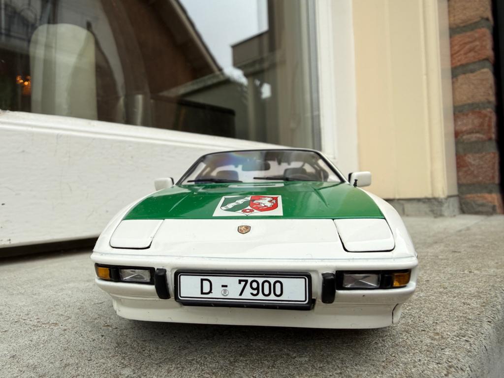 1:18 Porsche 924 Polizei Autobahn Dusseldorf Minichamps, Minichamps, Auto, Ophalen of Verzenden, Zo goed als nieuw