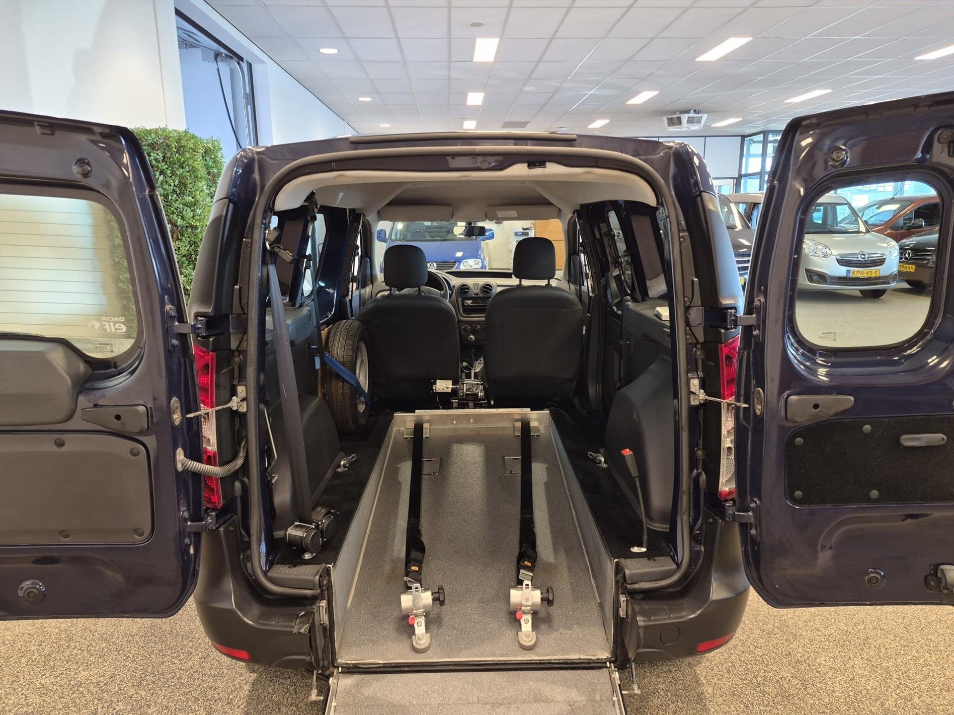Dacia Dokker Rolstoelauto incl. lier, Stof, Gebruikt, Overige carrosserieën, Blauw