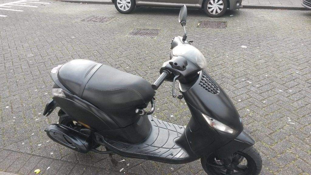 piaggio zip 2015, frame met kenteken, Fietsen en Brommers, Scooters | Piaggio, Gebruikt, Zip, Ophalen of Verzenden, Benzine