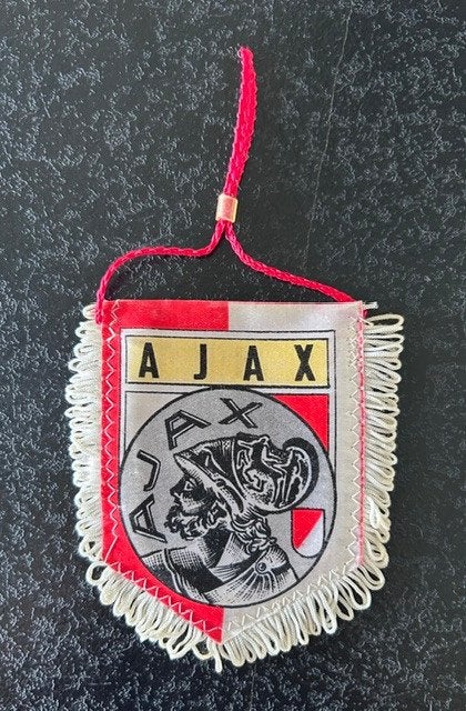 Vintage Ajax mini-autovaantjes, Verzamelen, Verzenden, Zo goed als nieuw, Ajax, Vaantje of Sjaal