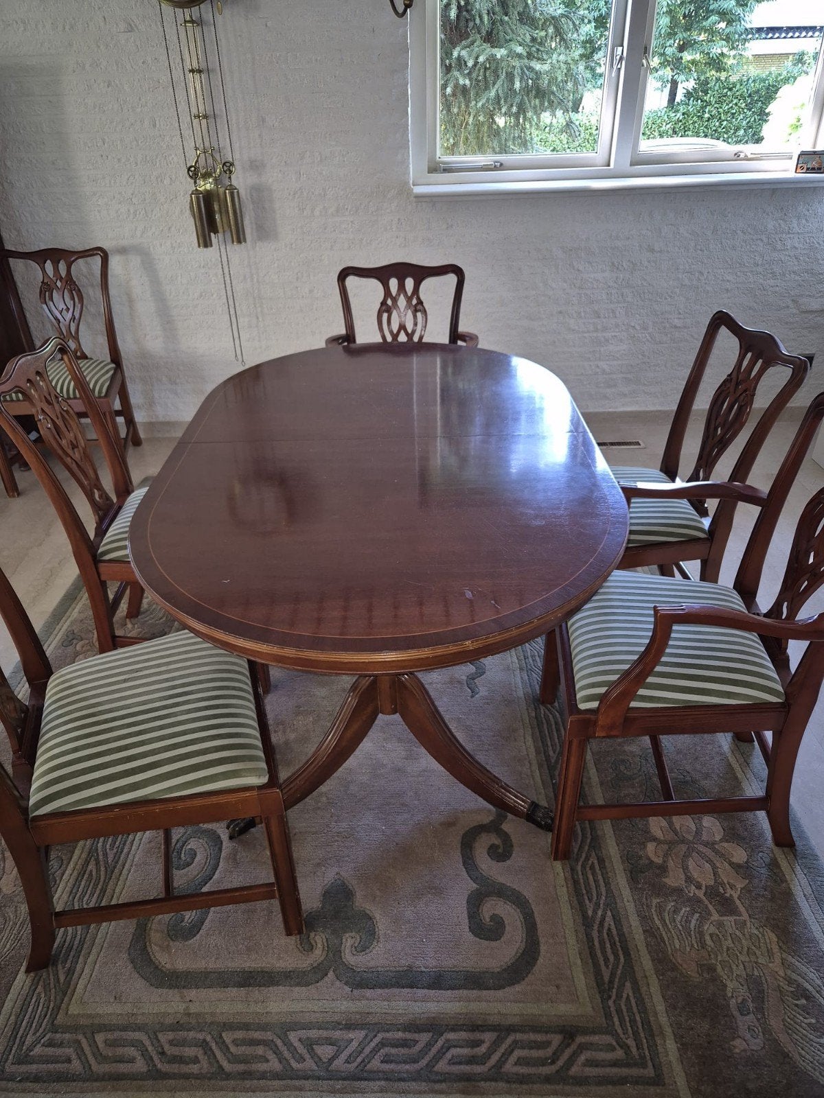 Engelse eettafelset met 6 stoelen en 2 salontafels, Ophalen