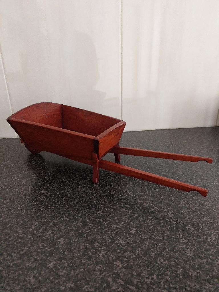 Massief houten kruiwagentje, Huis en Inrichting, Woonaccessoires | Overige, Ophalen of Verzenden, Zo goed als nieuw, Hout, Overige stijlen