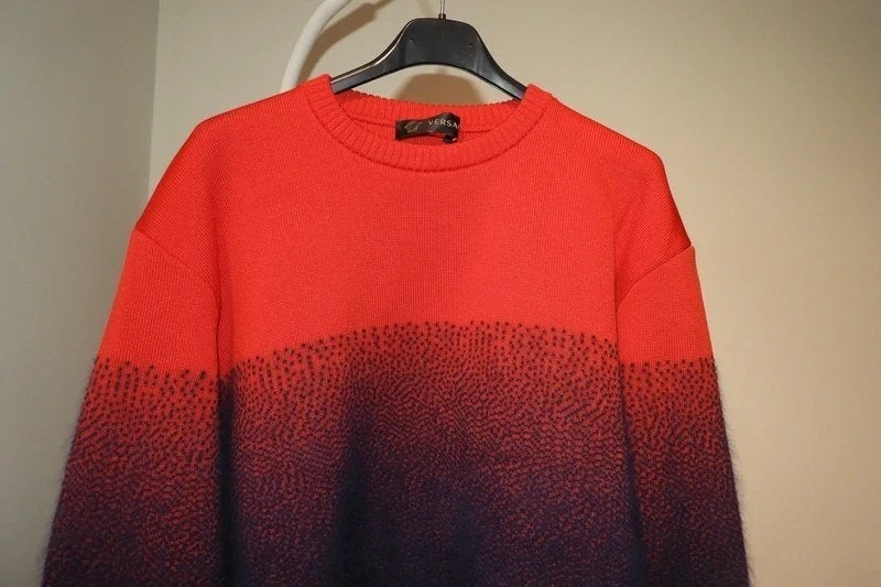 Versace eerstelijns super zachte trui mooi design IT 44, Kleding | Dames, Truien en Vesten, Maat 38/40 (M), Zo goed als nieuw