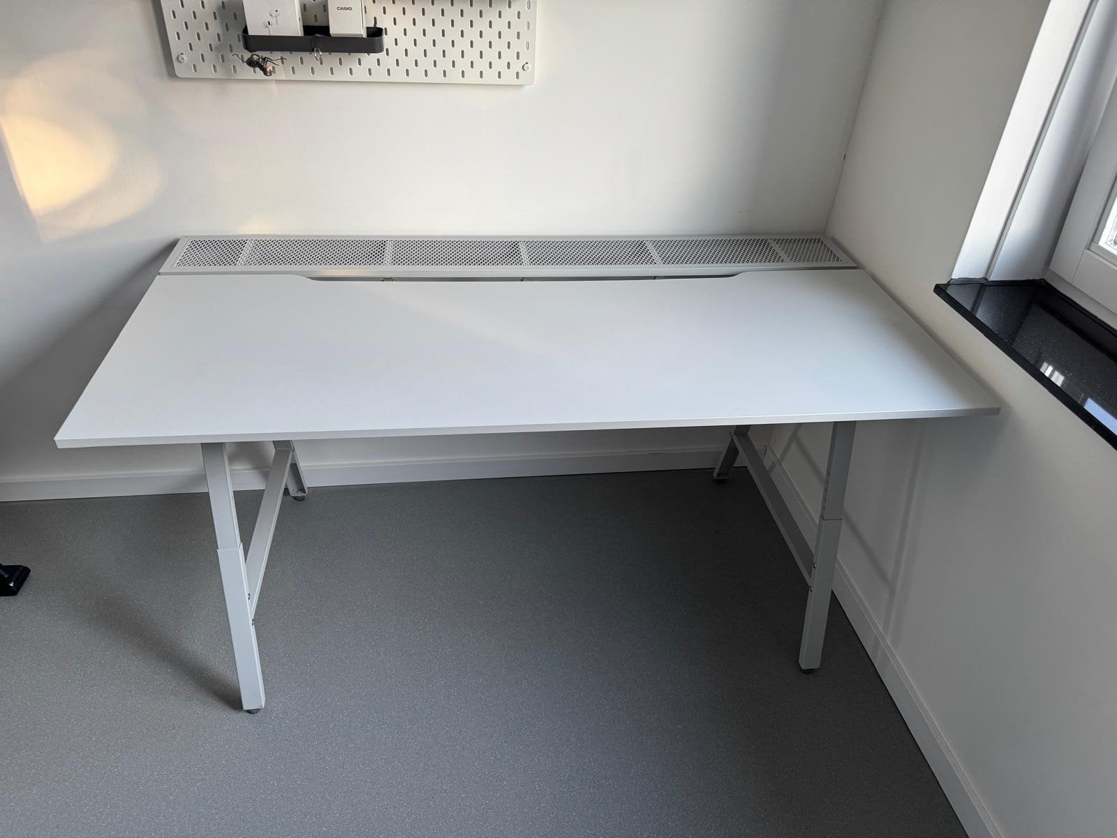 Super mooi bureau 160x80 cm lichtgrijs in perfecte staat, Ophalen, 160 cm, Metaal, Zo goed als nieuw