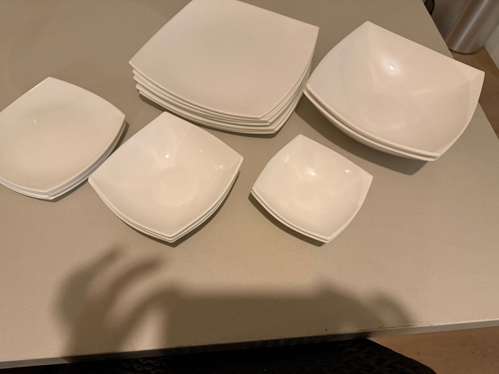 Witte vierkante borden en kommen set, Ophalen, Gebruikt, Keramiek, Bord(en)