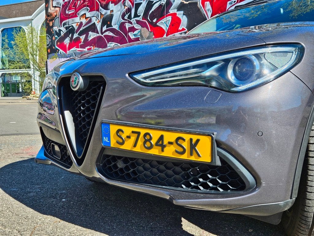 Alfa Romeo Stelvio 2.0 T AWD 280PK / ACC / PANO, 4 cilinders, Leder, Bedrijf, 93 €/maand