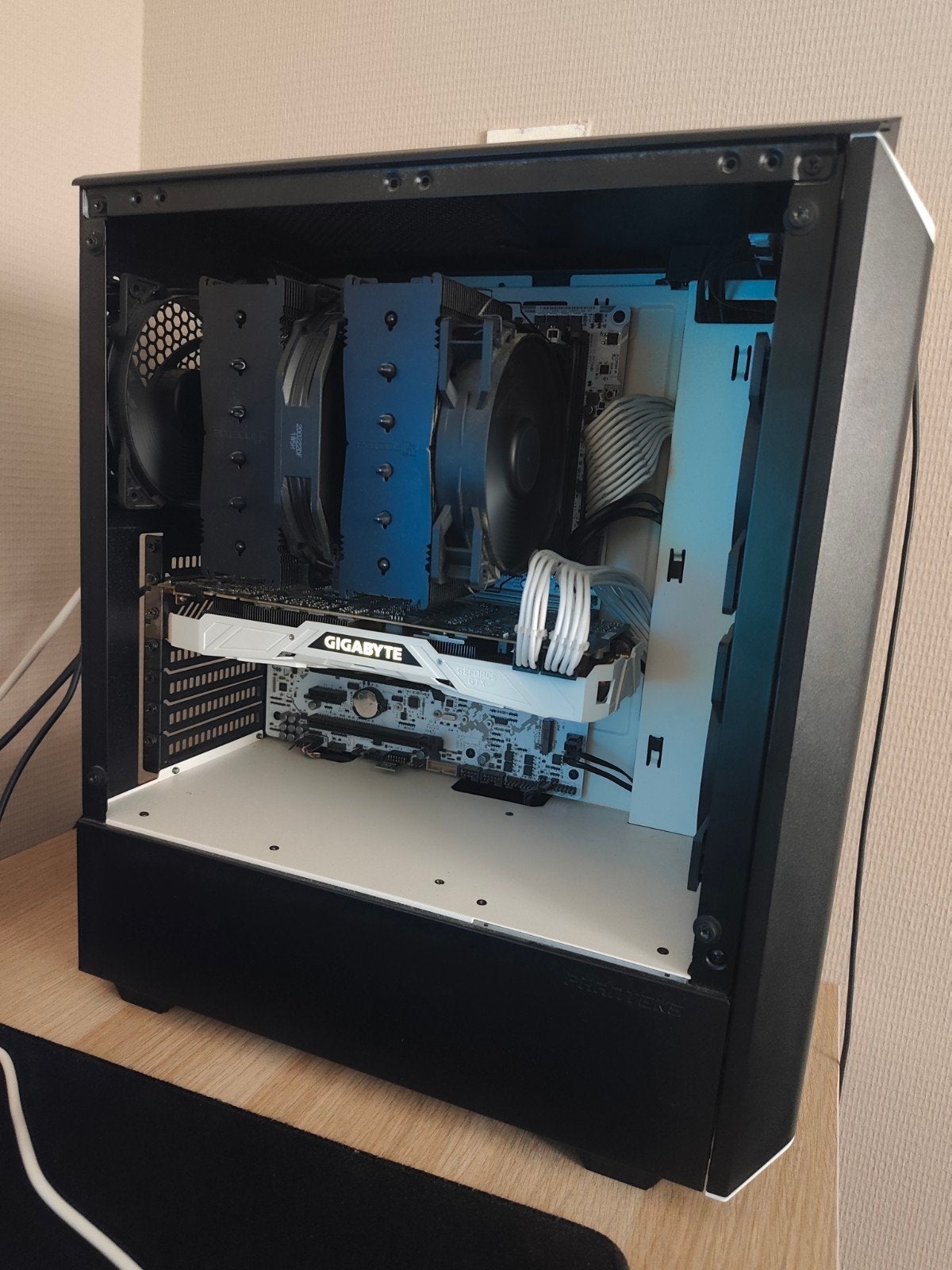 Complete Gaming PC met Monitor, Toetsenbord en Muis, Gigabyte, Onbekend, Zo goed als nieuw, Gaming