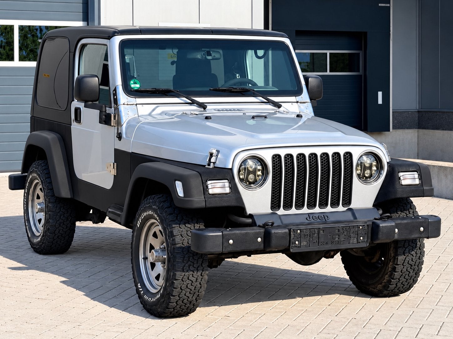 ‼️JEEP WRANGLER TJ 4.0i 180PK SAHARA AUTOMAAT YOUNGTIMER‼️, Auto's, Automaat, Zwart, Traction-control, Bedrijf