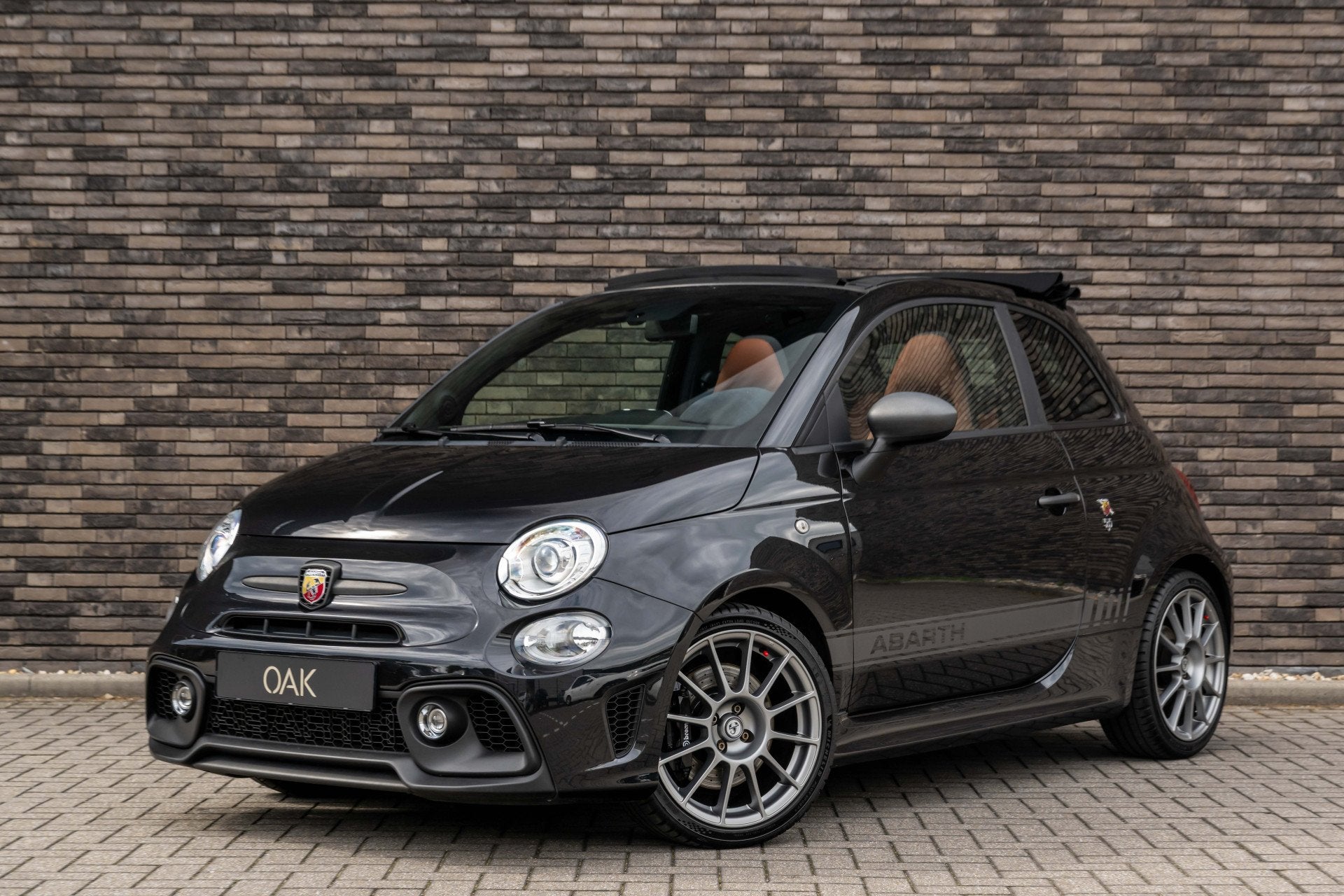 Fiat 500C 1.4 T-Jet Abarth 595 Competizione | Sabelt | Beats, 12 maanden, 15 km/l, Euro 6, 4 cilinders