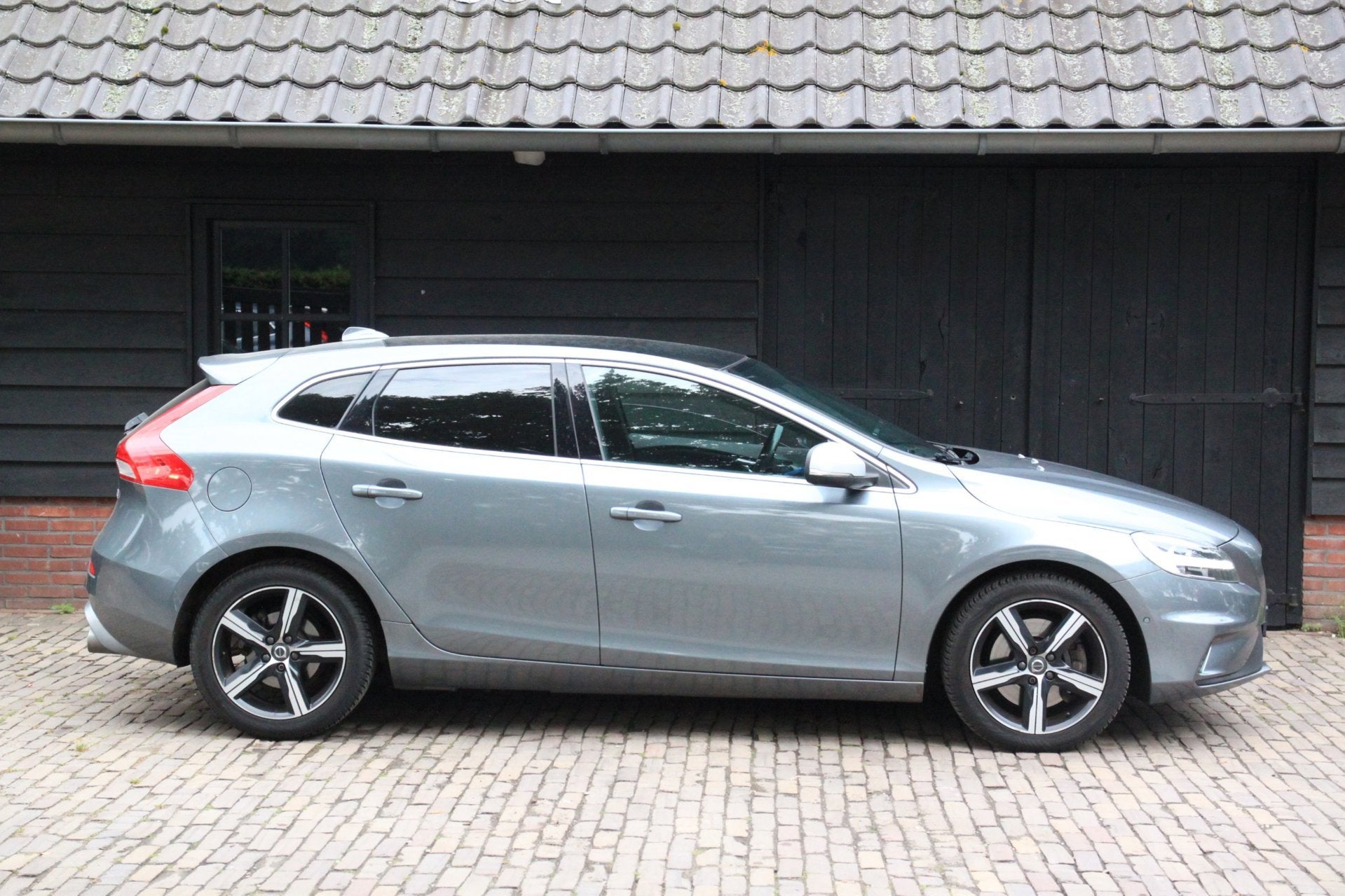 Volvo V40 1.5 T3 Sport R Design/Panorama/Camera/Parkeersenso, Auto's, Volvo, 4 cilinders, 700 kg, Origineel Nederlands, 152 pk