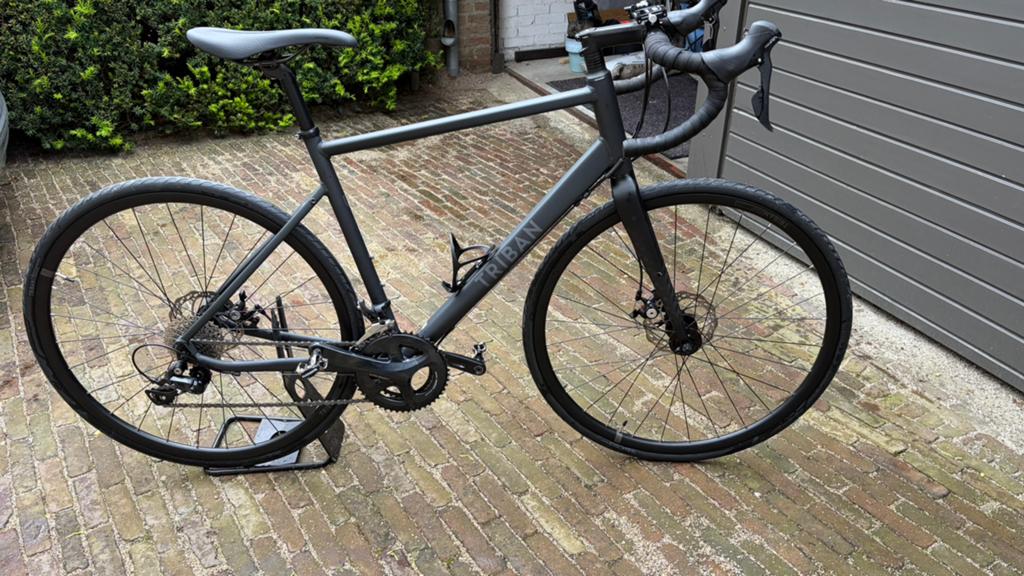 Triban RC500 Shimano Sora Disc – nieuwstaat – mat zwart, Fietsen en Brommers, Fietsen | Racefietsen, 28 inch, Carbon, Heren, Nieuw
