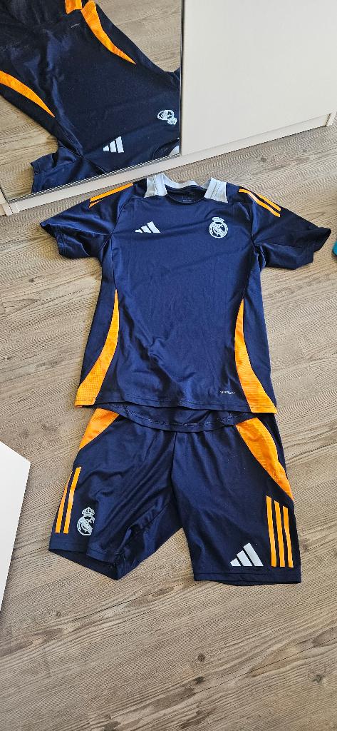 Real madrid pak, Ophalen of Verzenden, Zo goed als nieuw, Buitenlandse clubs, Shirt