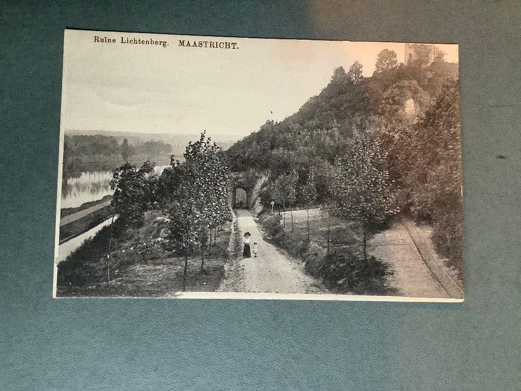Maastricht  1902 Ruïne aan de Lichtenberg, Ophalen of Verzenden, Voor 1920, Limburg