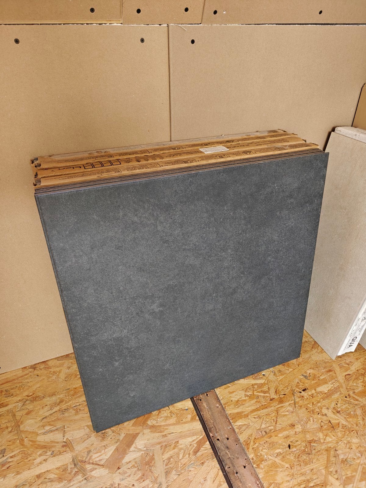 5 pakken keramische vloertegels 61x61, Doe-het-zelf en Verbouw, Ophalen, 60 cm of meer, Nieuw, 10 m² of meer